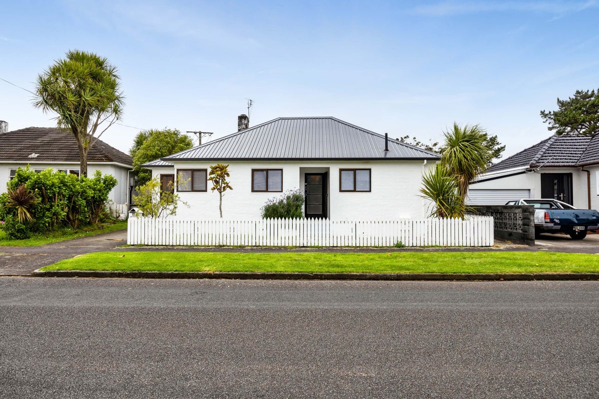 15 Wrantage Street, Westown, New Plymouth - Carousel 23