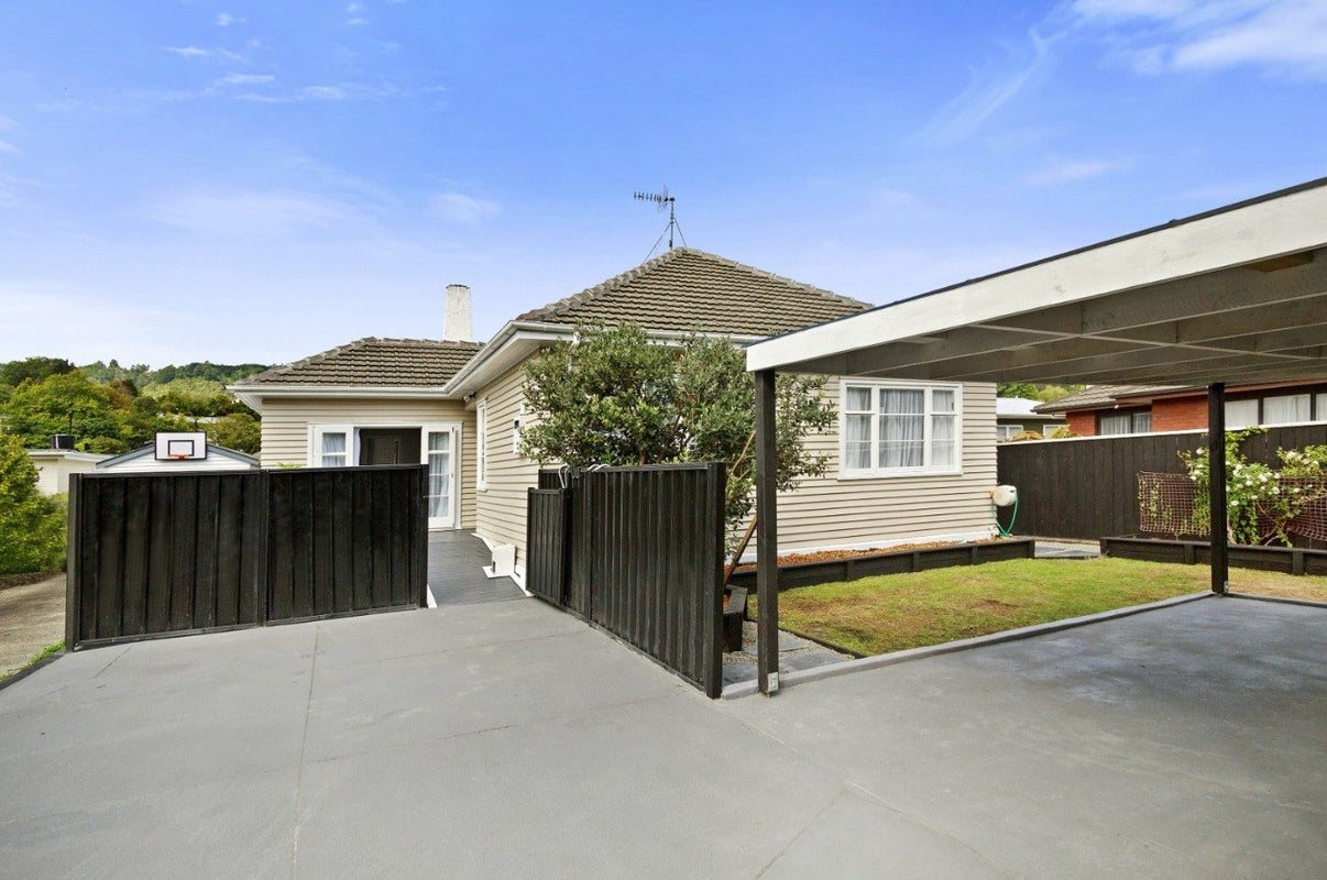 1/223 Stokes Valley Road, Stokes Valley, Lower Hutt - Carousel 1