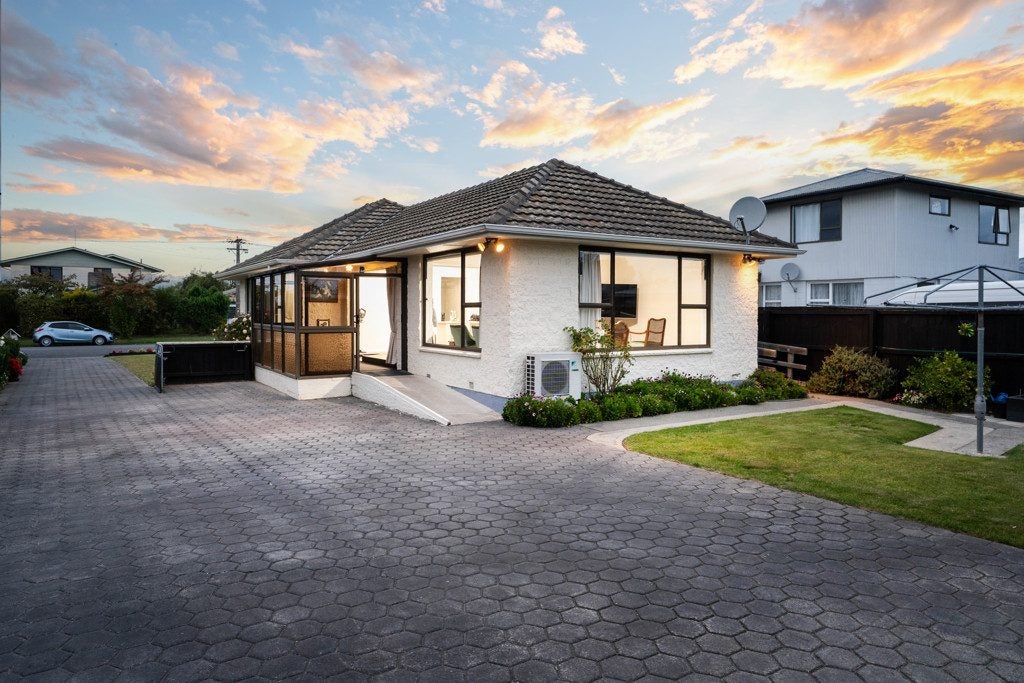 35 Cotswold Avenue, Bishopdale, Christchurch - Carousel 1