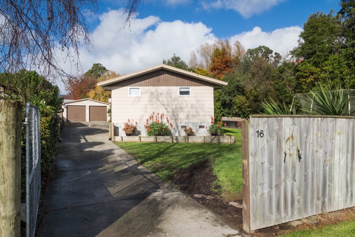 16 Kowhai Street, Tokomaru, Palmerston North - Carousel 36