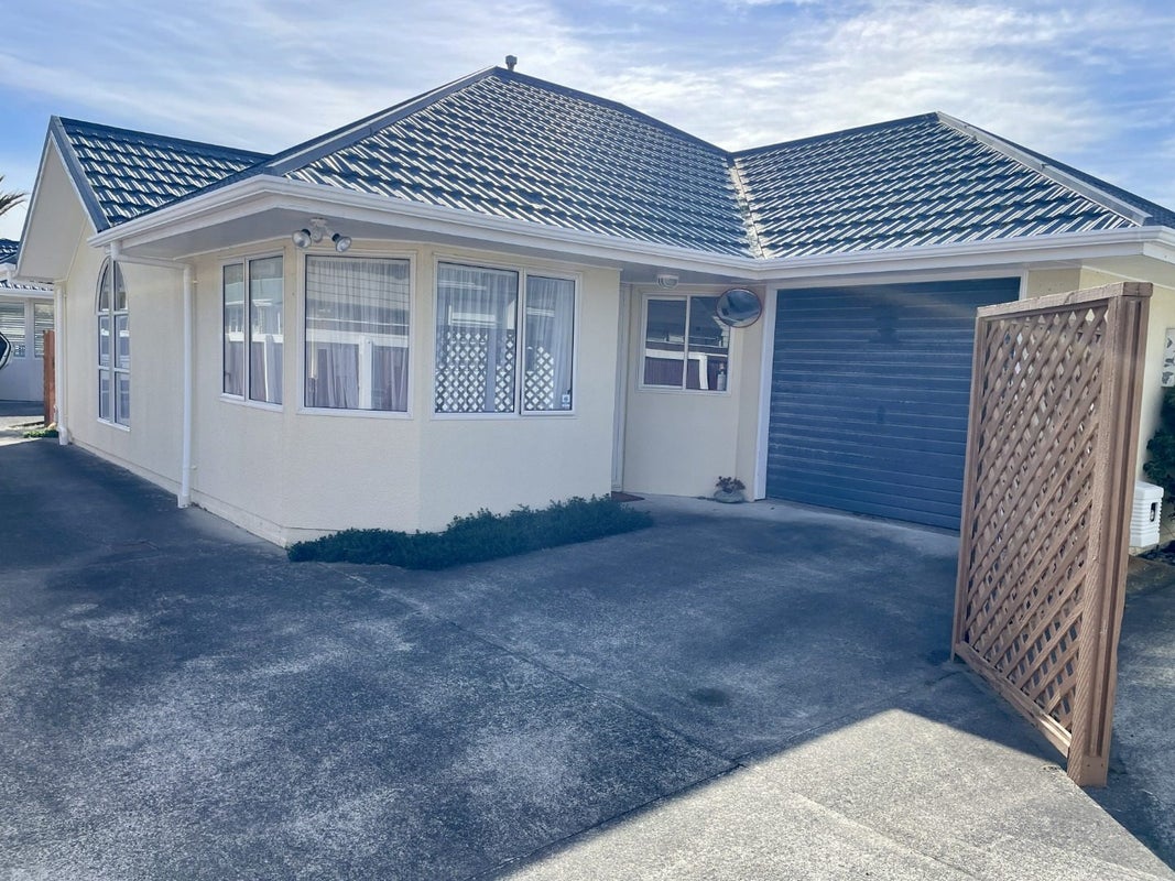 2/26 Whites Line West, Woburn, Lower Hutt - Carousel 17
