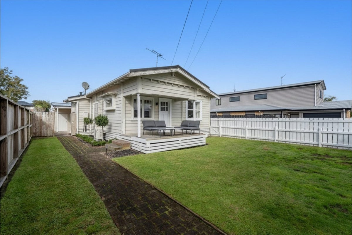 4 Pitt Street, Frankton, Hamilton - Carousel 1