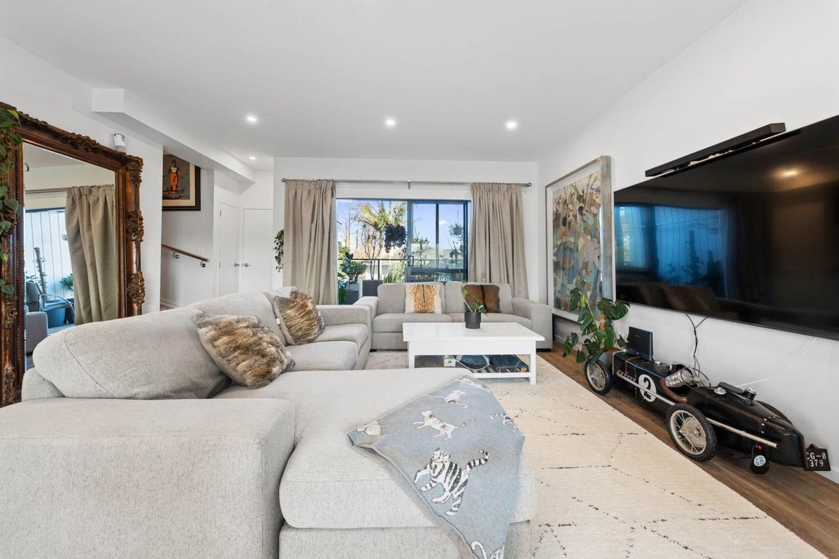 3F Hemsway Place, Sunnyhills, Auckland - Carousel 2