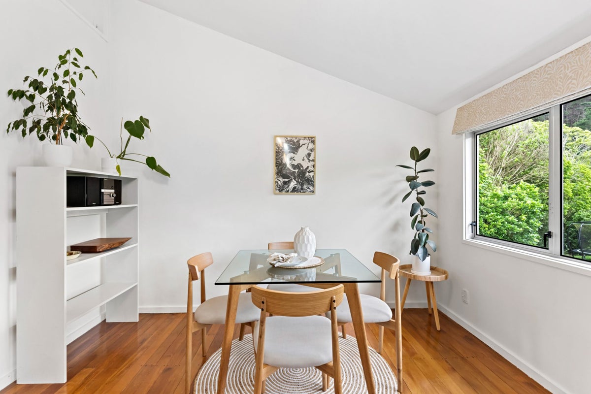 88 Larsen Crescent, Tawa, Wellington - Carousel 2