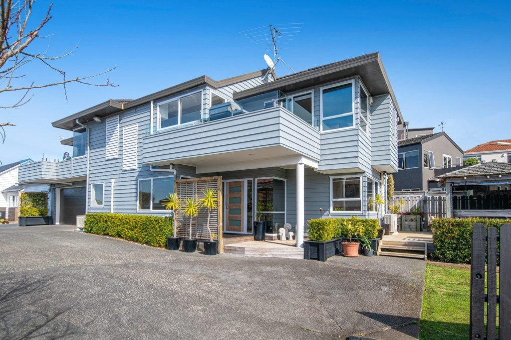 2/76 Knights Road, Rothesay Bay, Auckland - Carousel 2