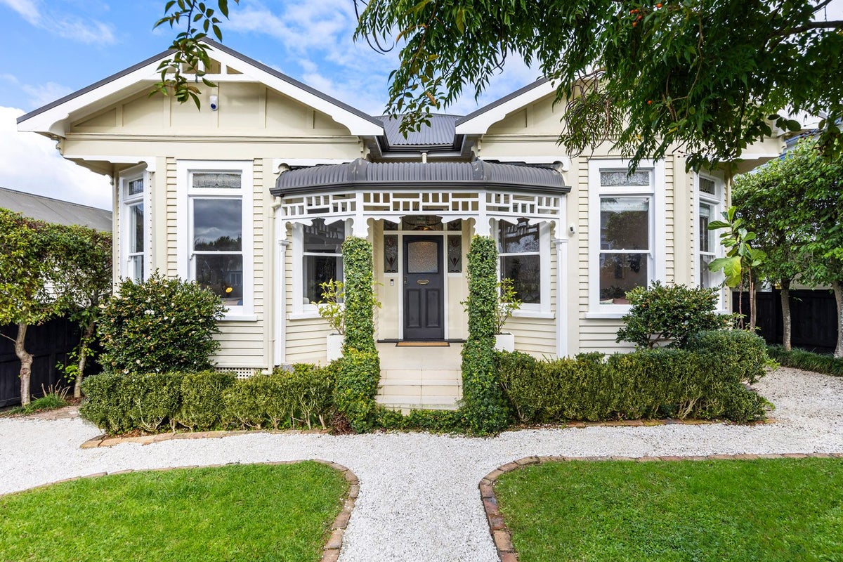 19 Dexter Avenue, Balmoral, Auckland - Carousel 1