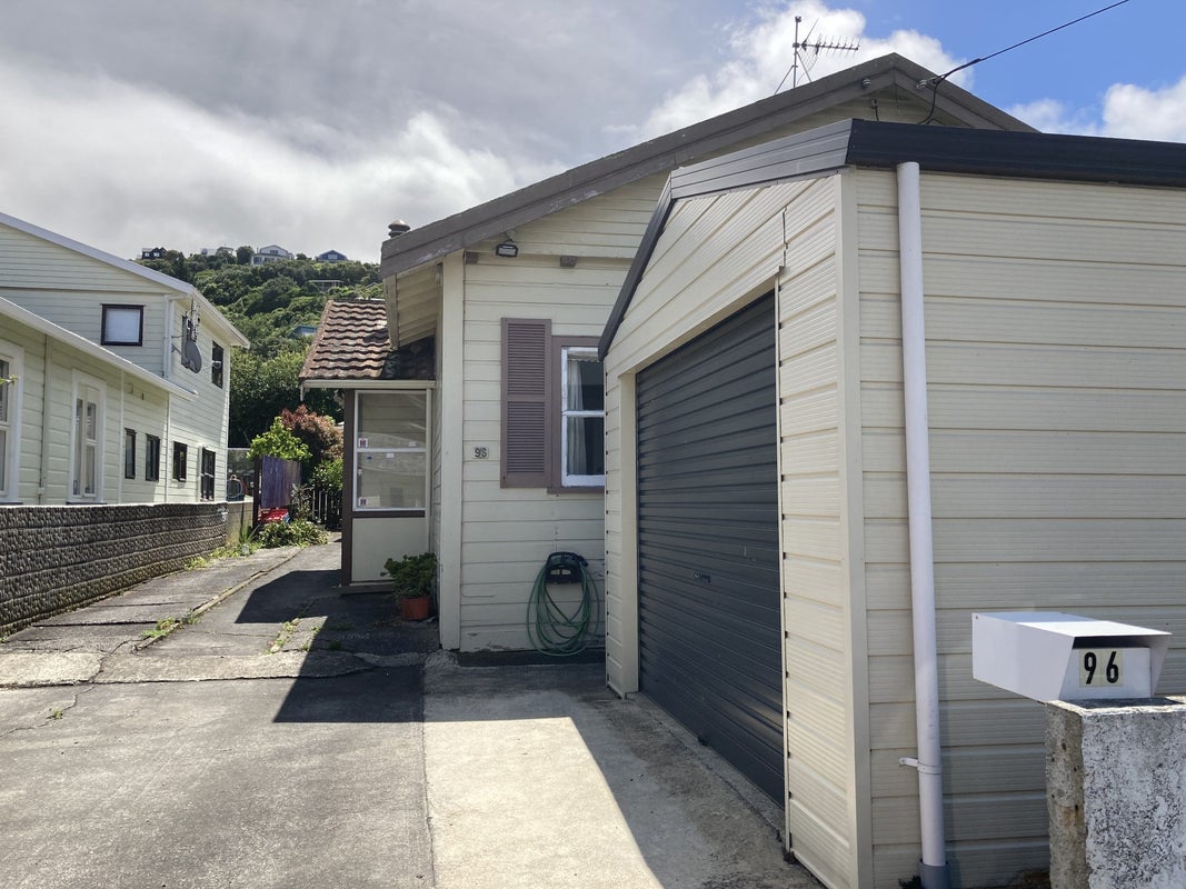 96 Derwent Street, Island Bay, Wellington - Carousel 1