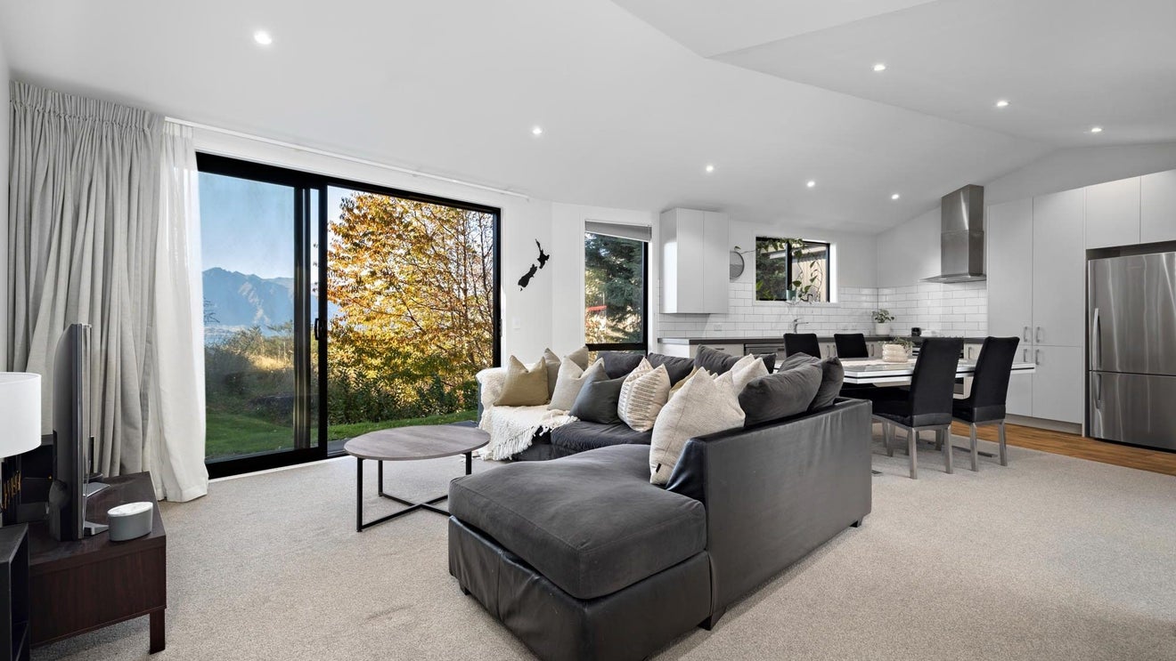 16B Lochy Road, Fernhill, Queenstown - Carousel 1
