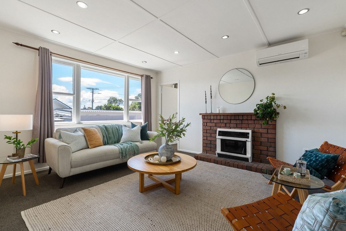 4 Balmain Street, Newlands, Wellington - Carousel 2