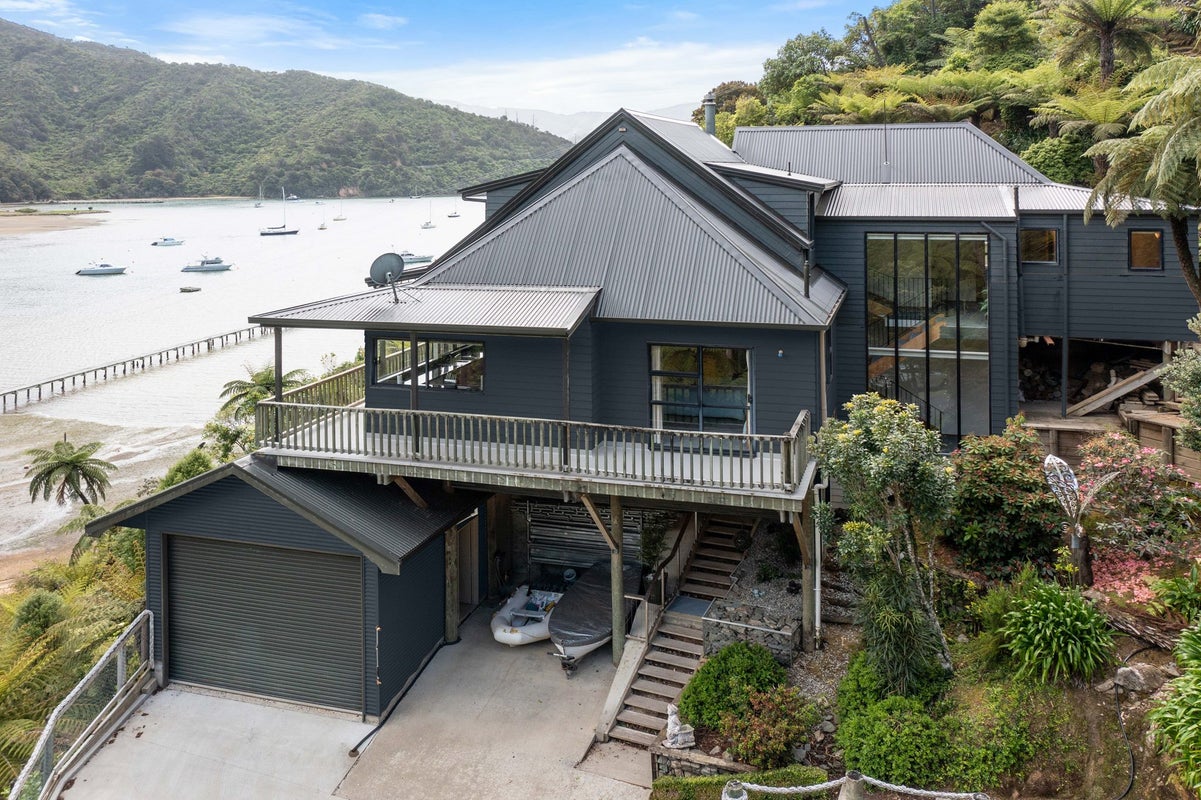 2389 Queen Charlotte Drive, Ngakuta Bay, Picton - Carousel 2