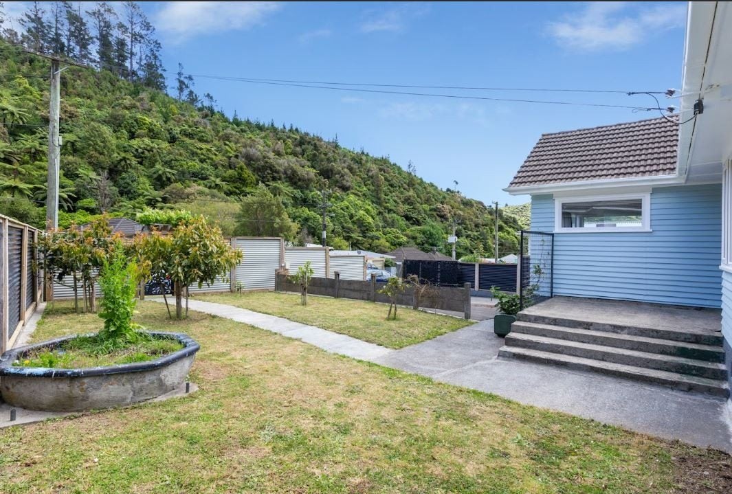 33 Sunny Grove, Wainuiomata, Lower Hutt - Carousel 17