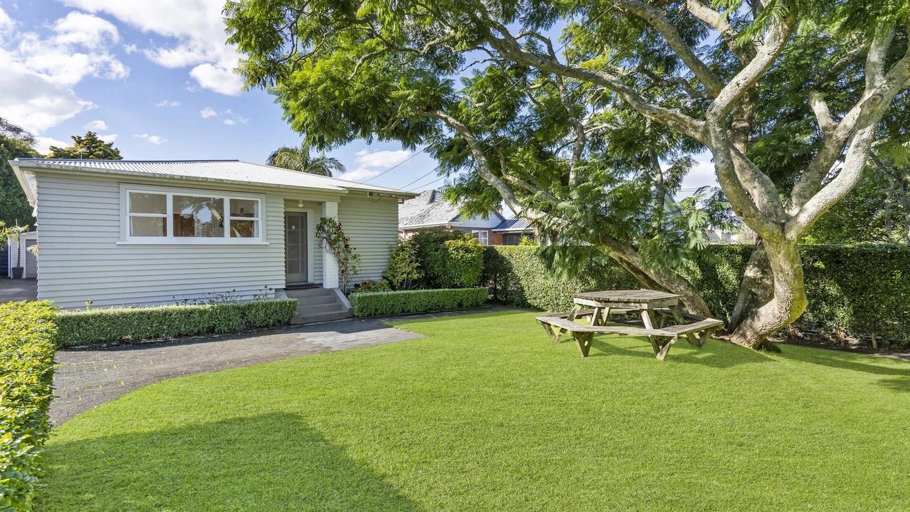 30 Ferguson Avenue, Greenlane, Auckland - Carousel 2
