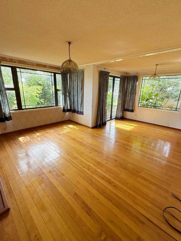 32 Kawiti Avenue, Point England, Auckland - Carousel 2