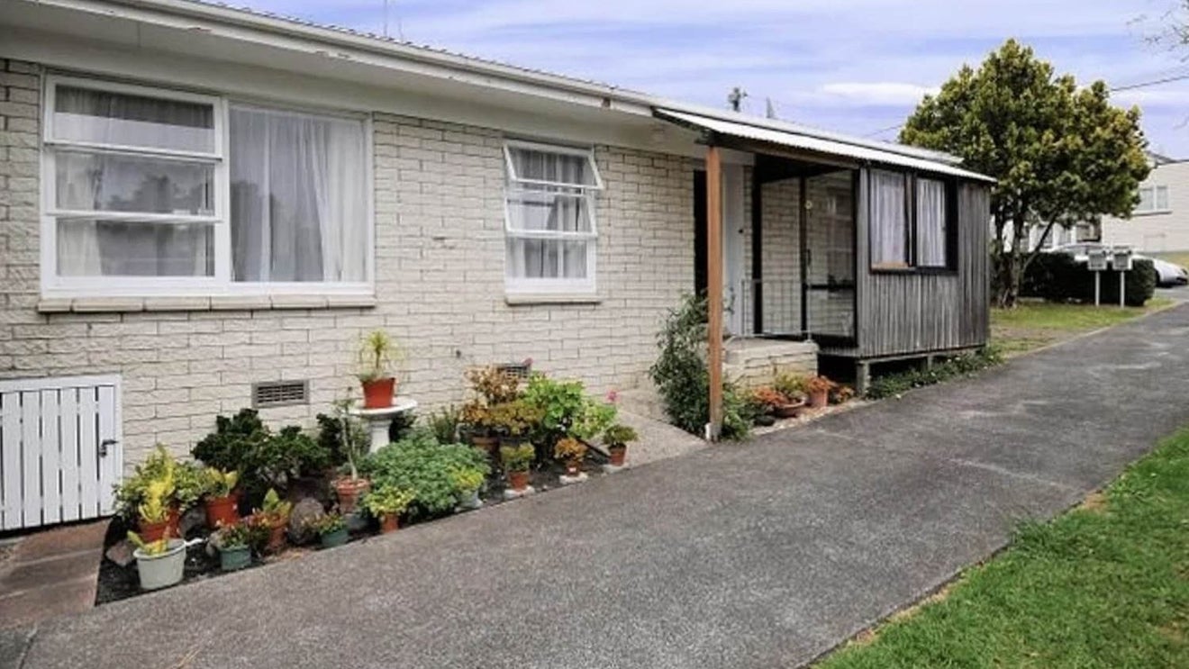 1/15 Woodall Place, Totara Vale, Auckland - Carousel 1