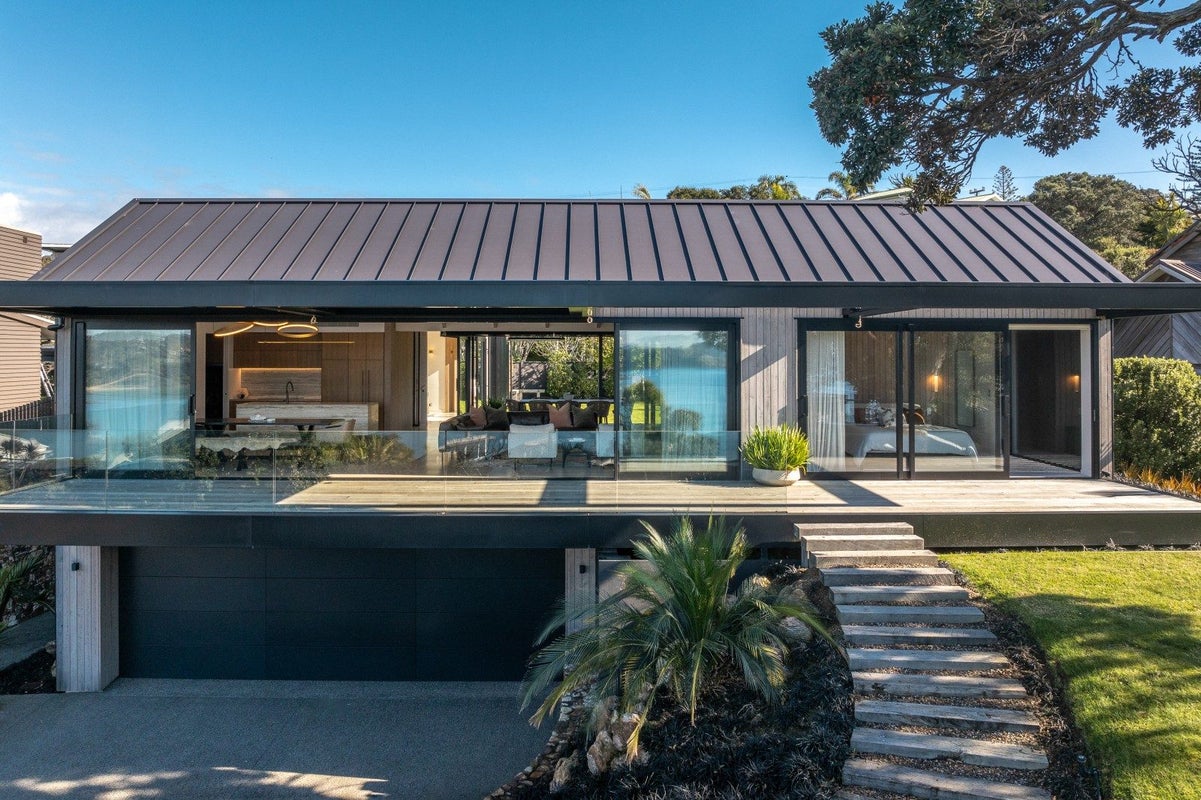 8 Waikare Road, Oneroa, Waiheke Island - Carousel 2