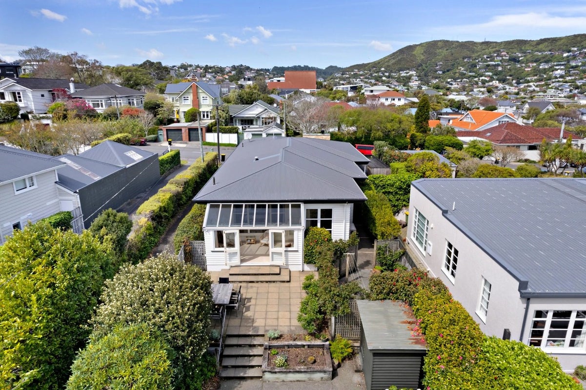 42A Friend Street, Karori, Wellington - Carousel 1