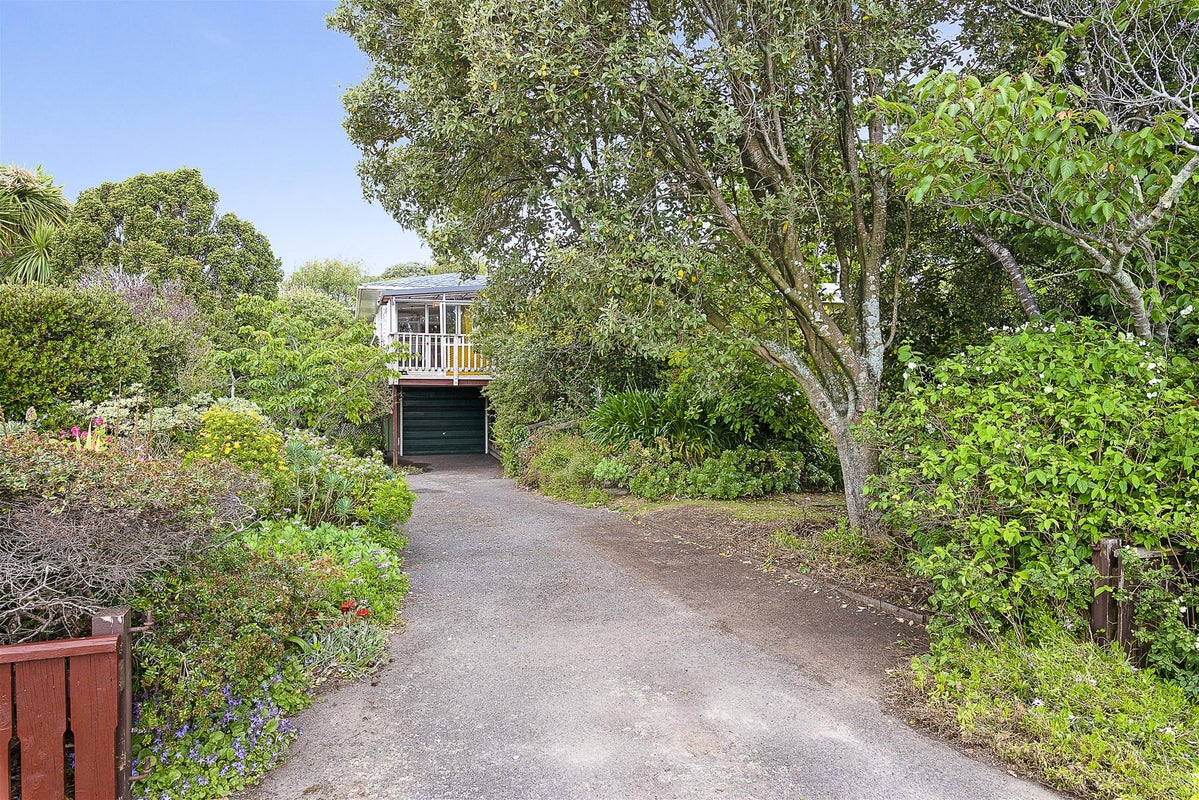28 Weka Road, Raumati Beach, Paraparaumu - Carousel 2