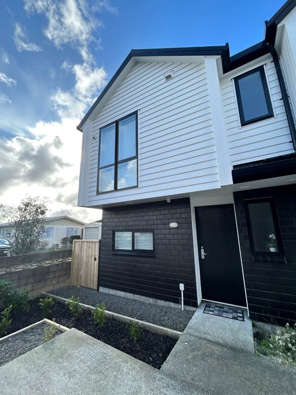 2/10 Shamrock Lane, Te Atatu Peninsula, Auckland - Carousel 2