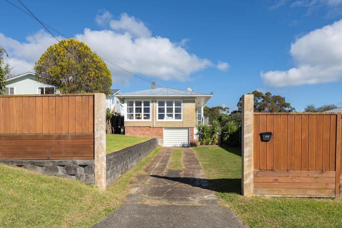2/48 Seaview Road, Glenfield, Auckland - Carousel 1