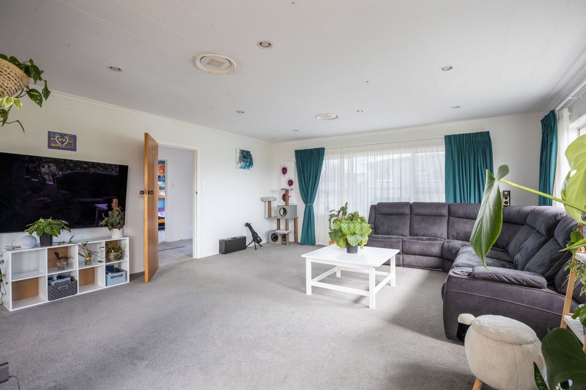 5H Pembroke Street, Westown, New Plymouth - Carousel 2