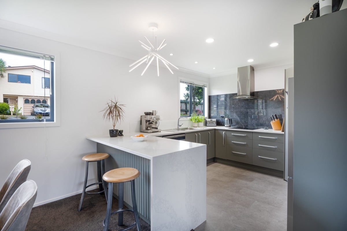 4 Langwell Place, Papakowhai, Porirua - Carousel 2