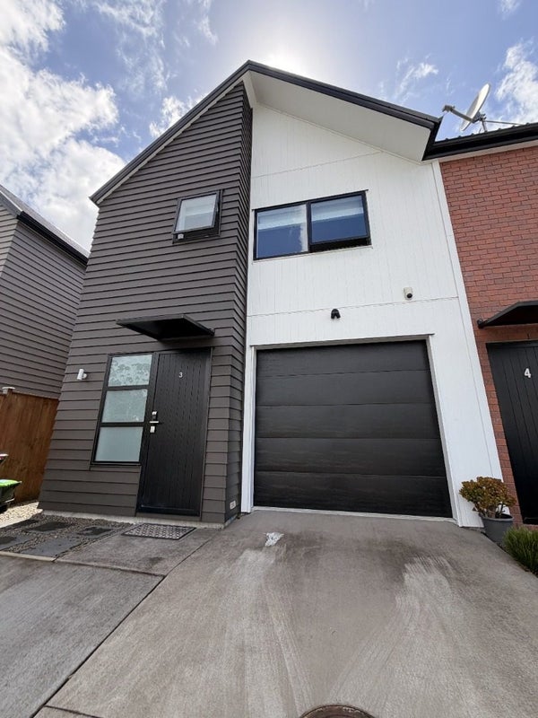 3/18 Kaimai Avenue, Massey, Auckland - Carousel 1
