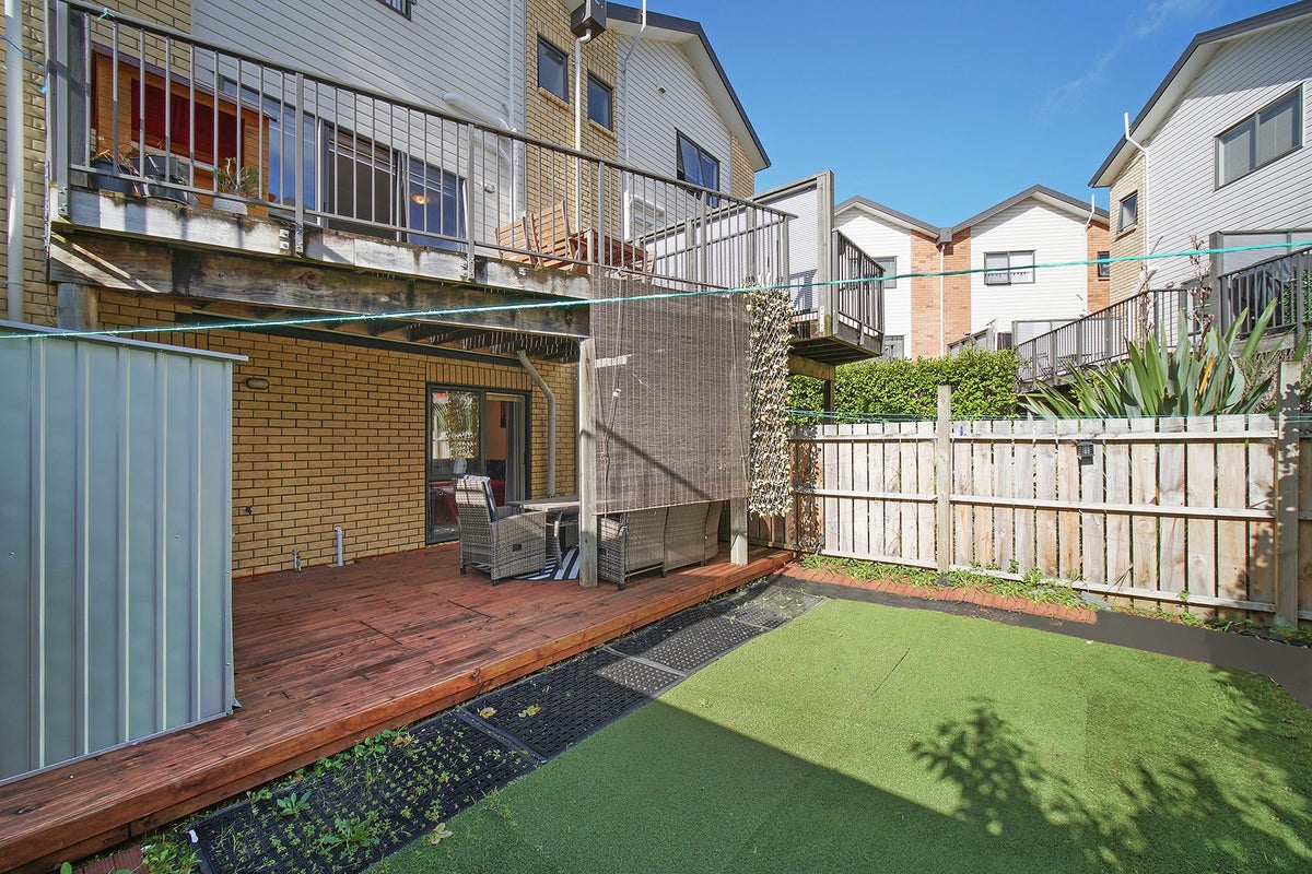 207/172 Mcleod Road, Te Atatu South, Auckland - Carousel 1