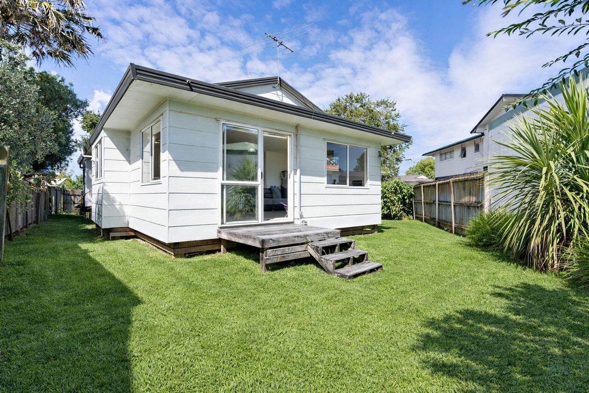 2/62 Walworth Avenue, Pakuranga Heights, Auckland - Carousel 1