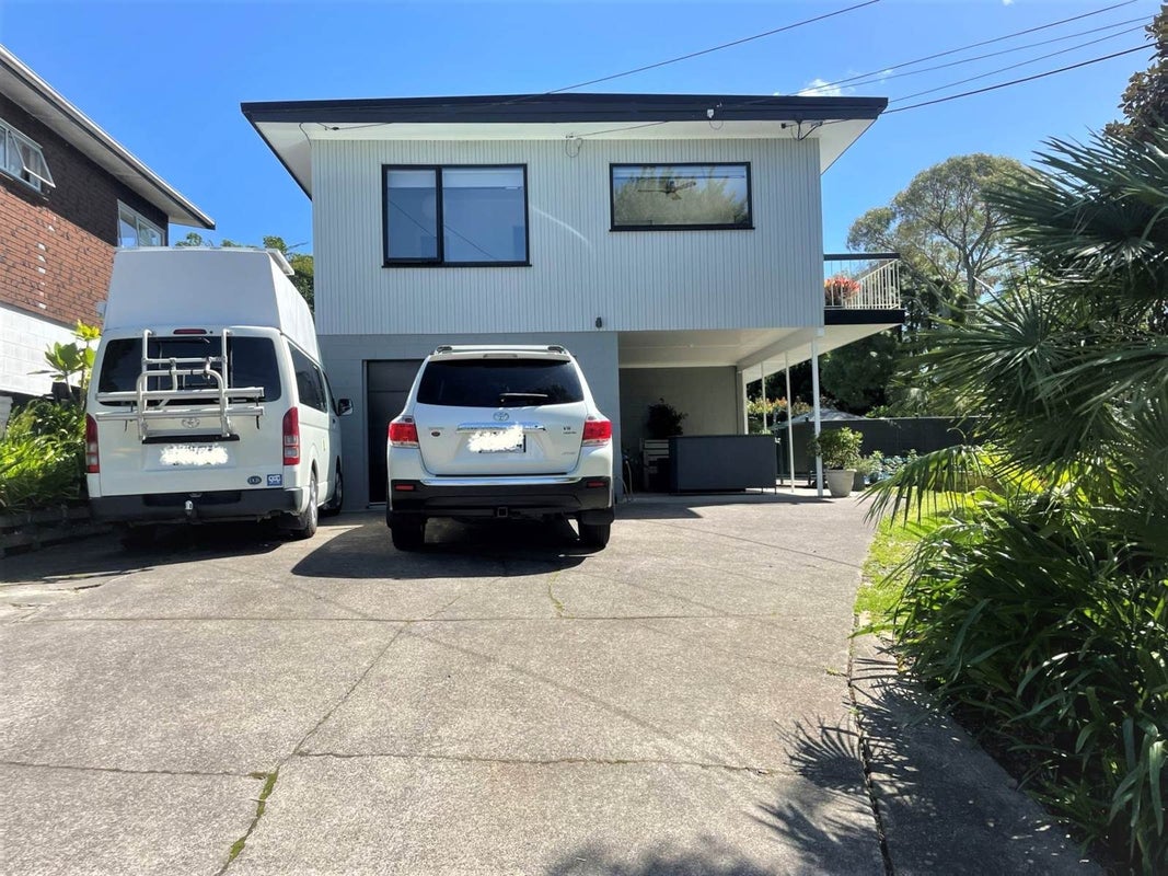 17 South Lynn Road, Titirangi, Auckland - Carousel 2