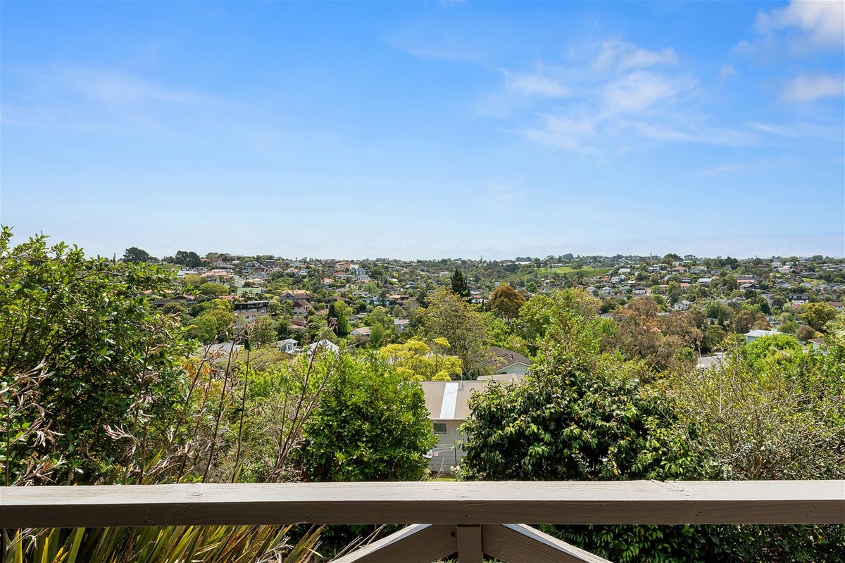 21 Squirrel Lane, Browns Bay, Auckland - Carousel 2