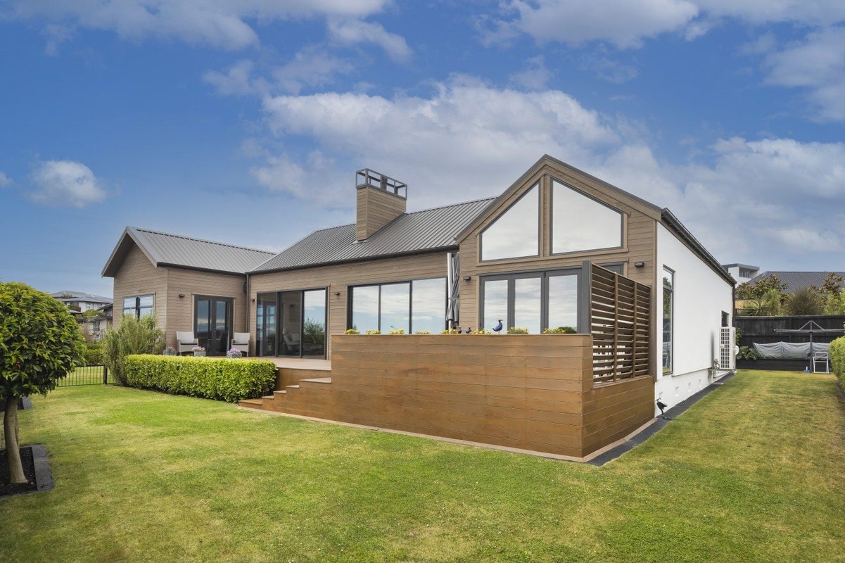 8 Dove Grove, Westmorland, Christchurch - Carousel 26