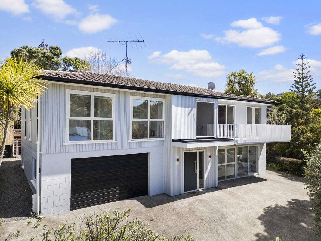 21 St Ives Terrace, Mairangi Bay, Auckland - Carousel 1