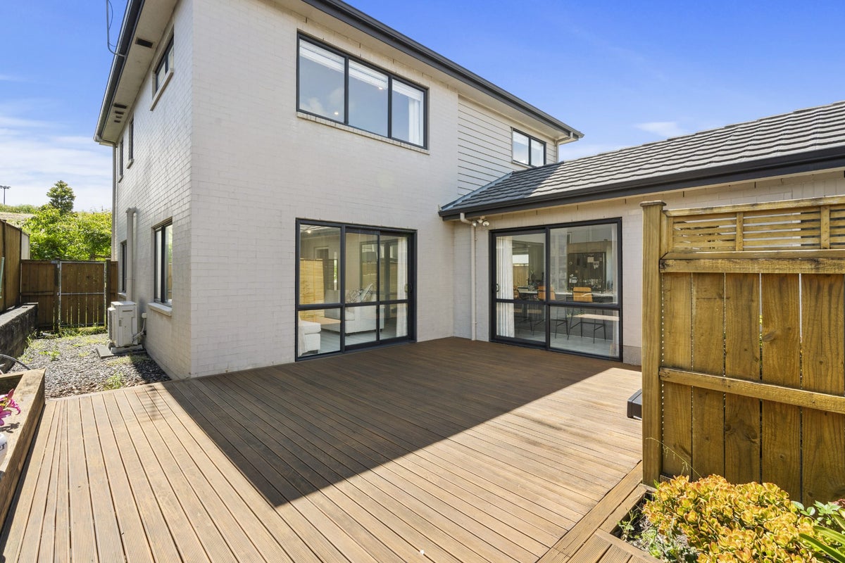 15 Barbarich Drive, Stonefields, Auckland - Carousel 2