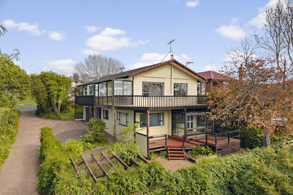 43A and 43B Eastcliffe Road, Castor Bay, North Shore City, Auckland - Carousel 2