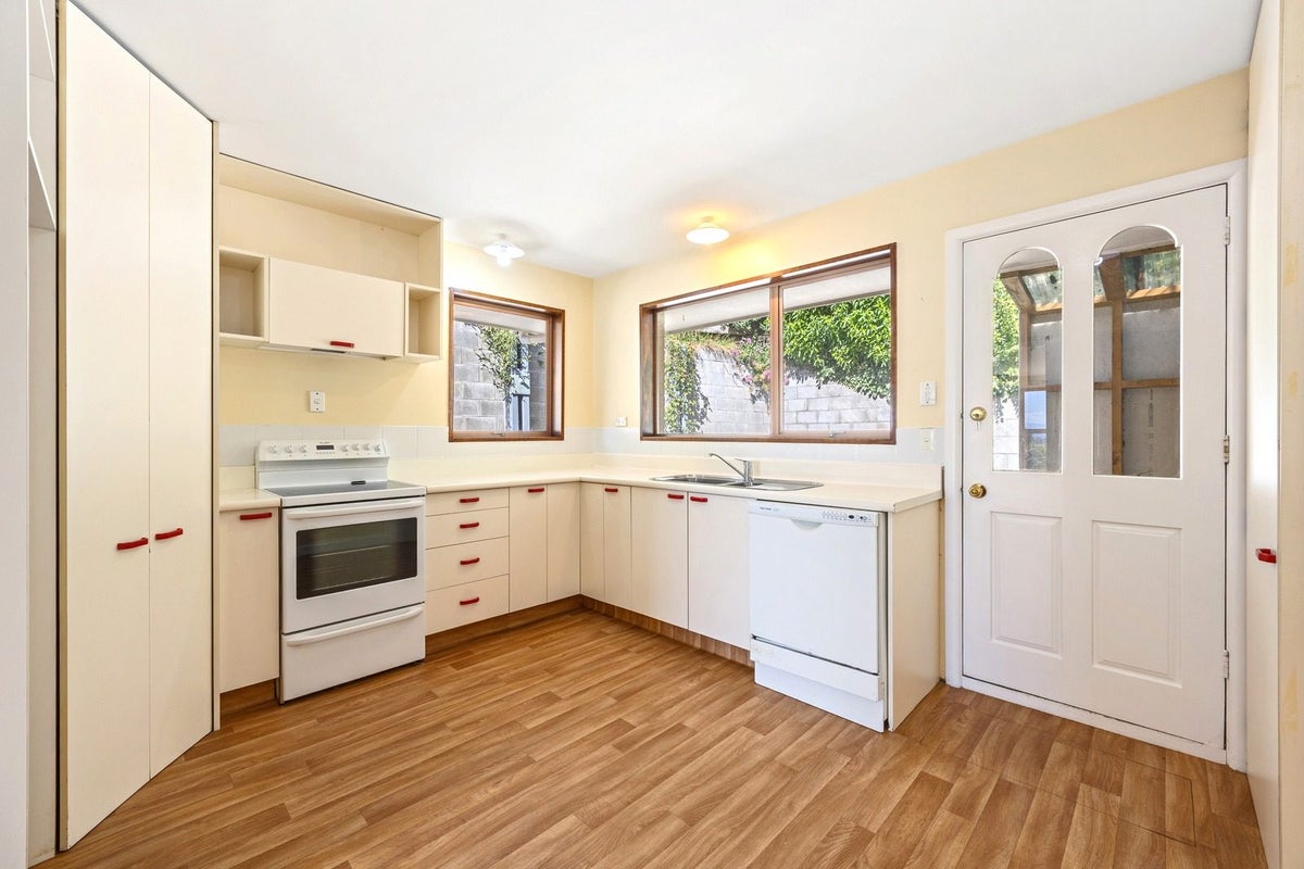 15 Toledo Place, Mount Pleasant, Christchurch - Carousel 2