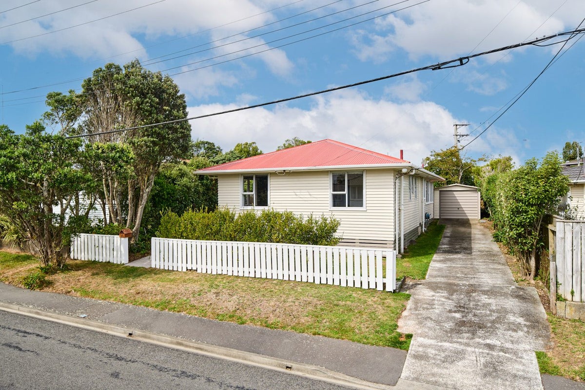 4 Kenmore Street, Newlands, Wellington - Carousel 2