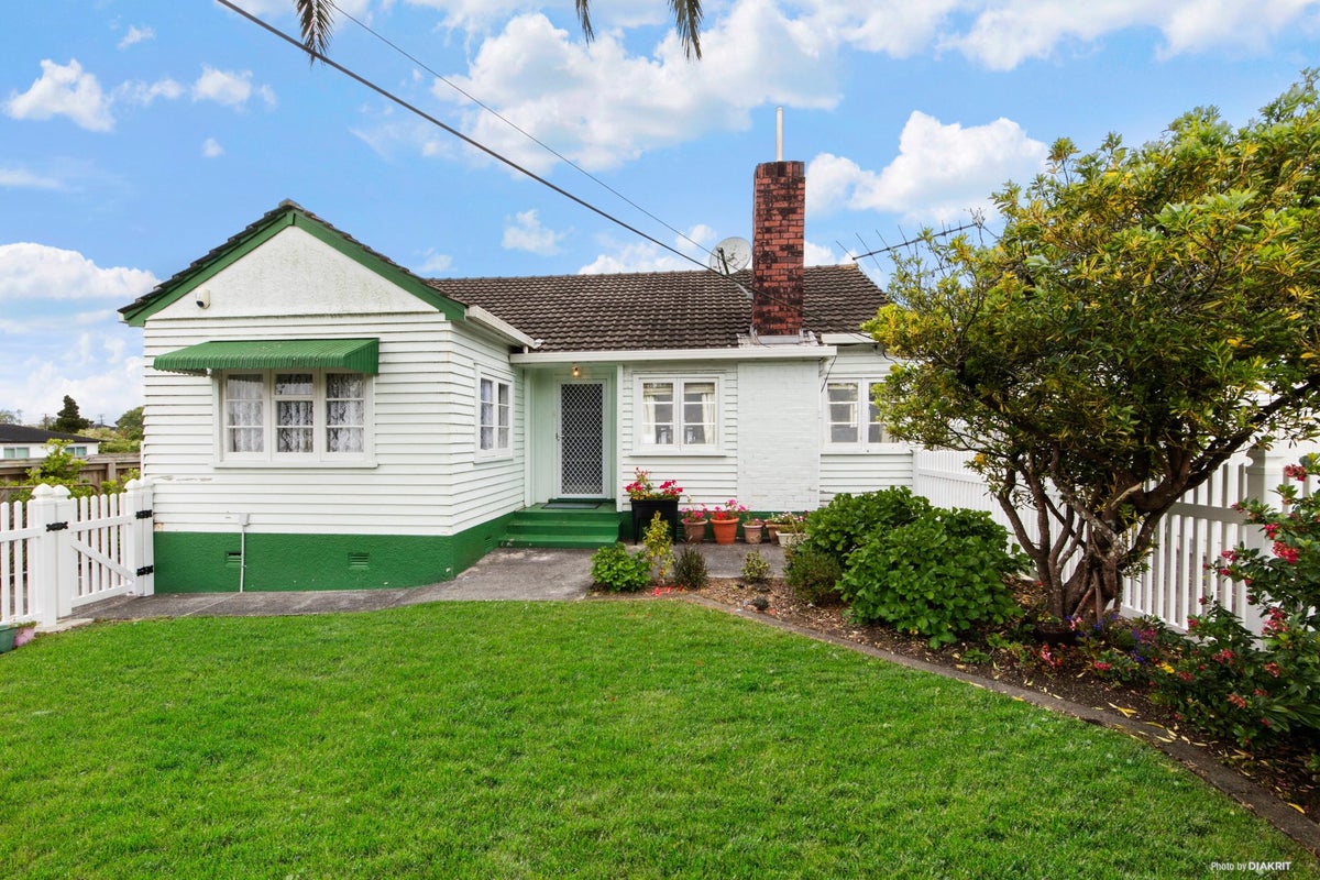 42 Fruitvale Road, New Lynn, Auckland - Carousel 1