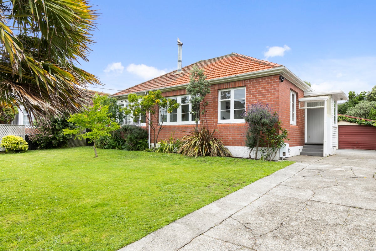 52 Compton Crescent, Taita, Lower Hutt - Carousel 1