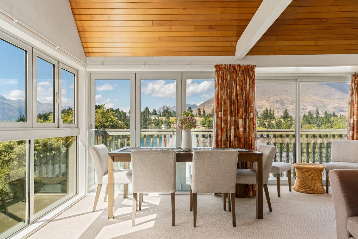 8 The Terrace, Queenstown, Queenstown - Carousel 1