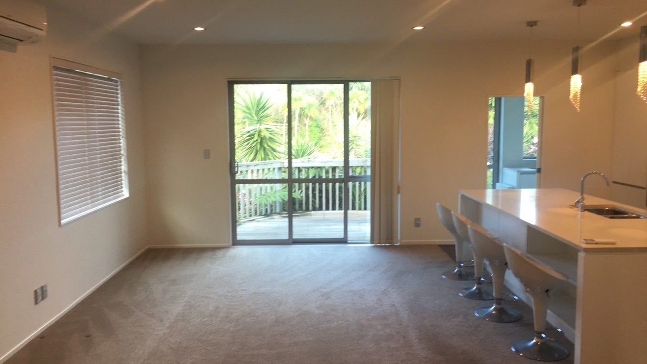 6 Lismore Way, Oteha, Auckland - Carousel 1