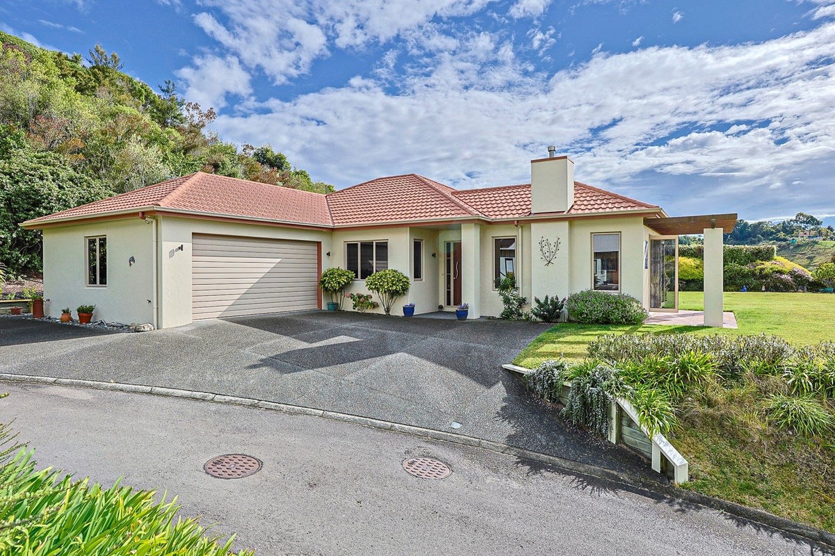 122 Kent Terrace, Taradale, Napier - Carousel 1