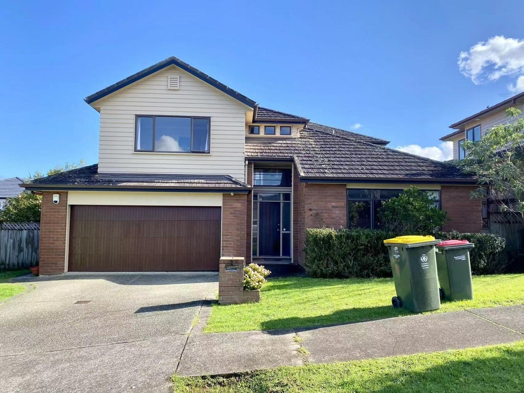 9 Powercourt Drive, Flat Bush, Auckland - Carousel 1