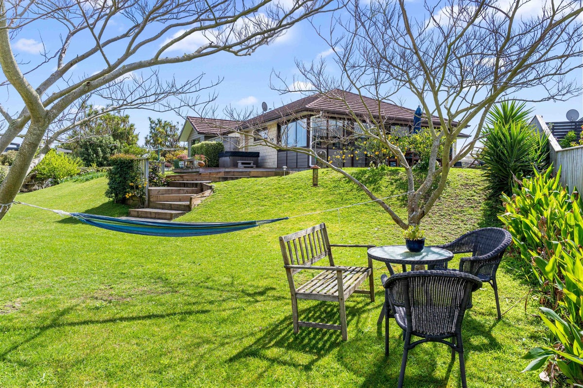 38 Titoki Road, Waikanae Beach, Waikanae - Carousel 1