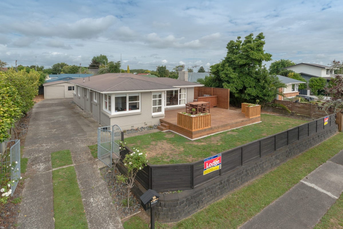 13 Clematis Avenue, Pukete, Hamilton - Carousel 1