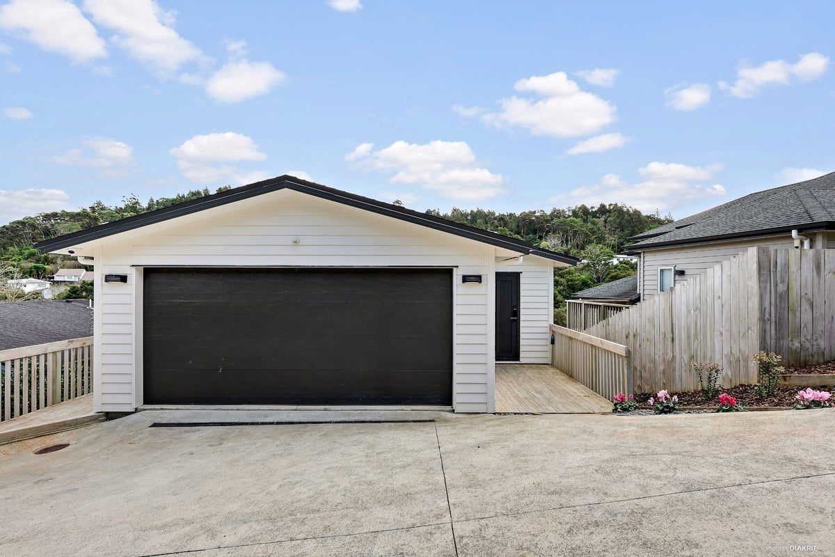 132 Tamahere Drive, Glenfield, Auckland - Carousel 1