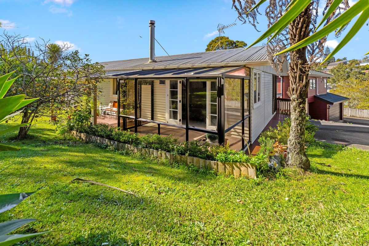 1/11A Agincourt Street, Glenfield, Auckland - Carousel 2