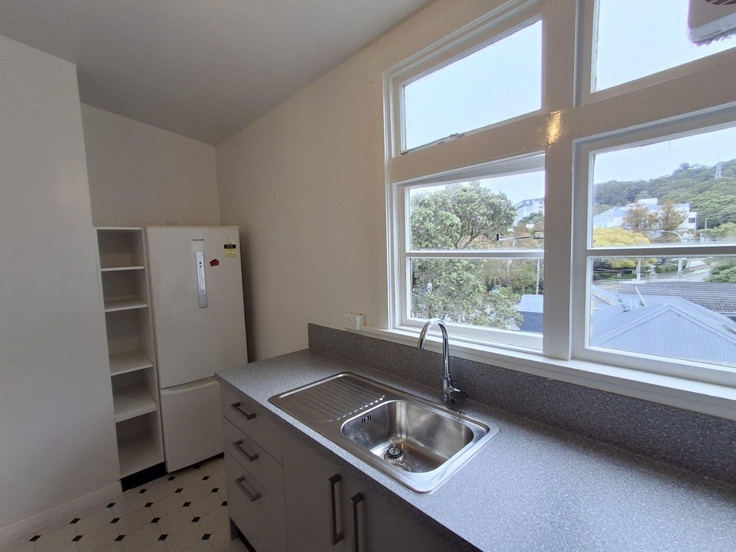 2/19 Ohiro Road, Aro Valley, Wellington - Carousel 1