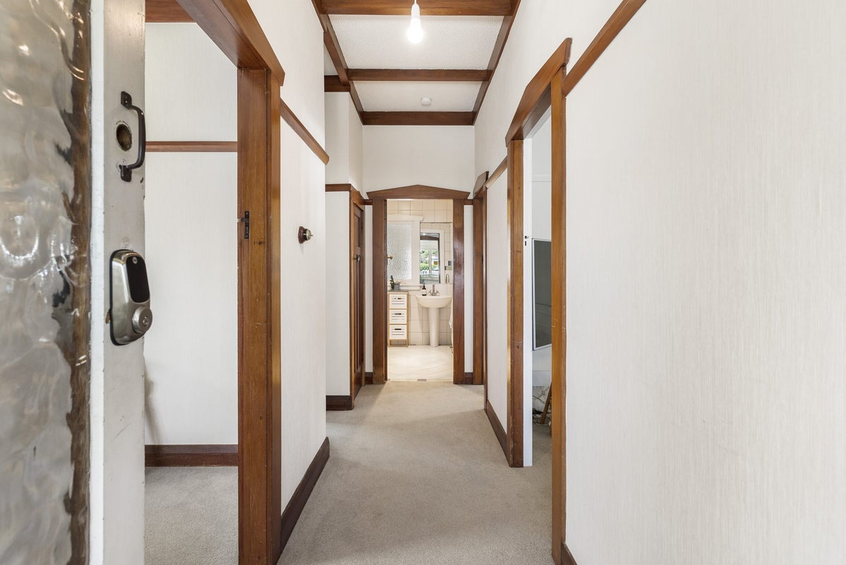 2 Waterview Road, Favona, Auckland - Carousel 2