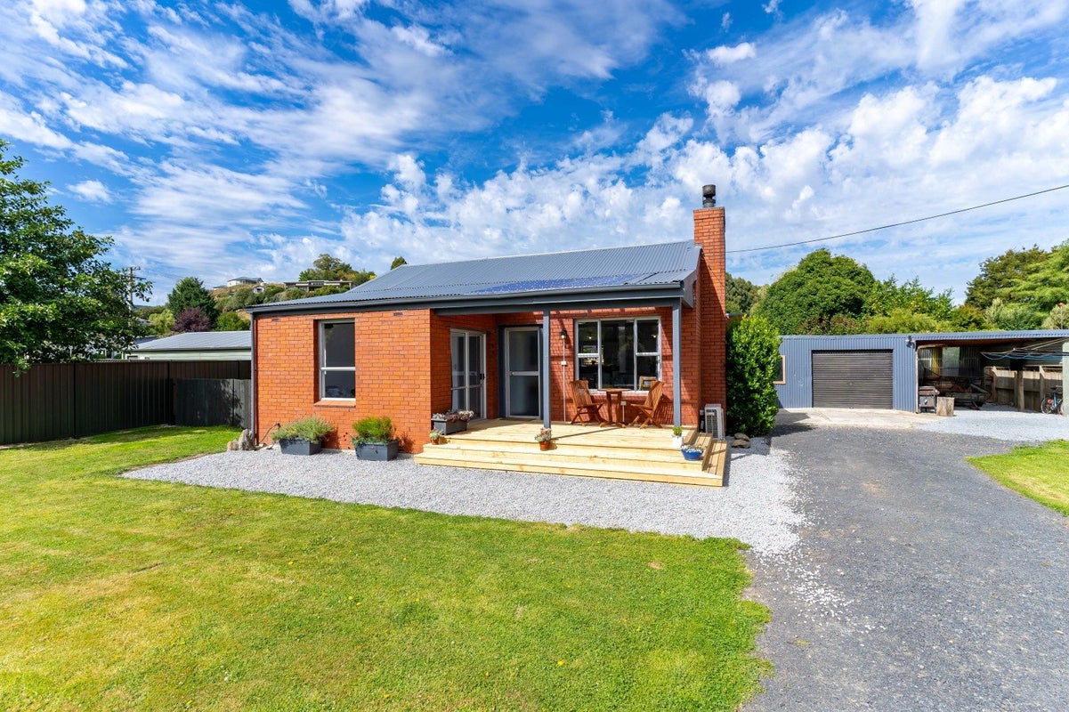 6 North Foreland Street, Waihola - Carousel 2