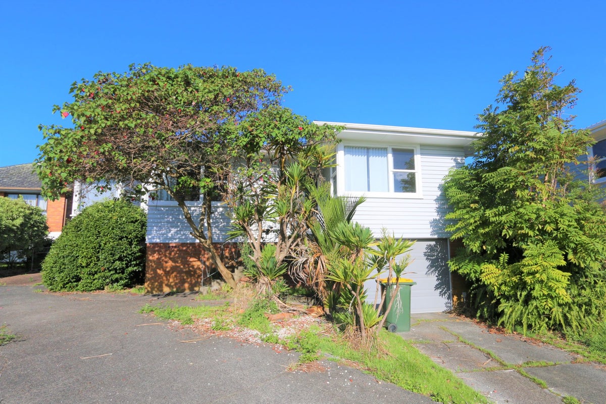 22 Laura Street, Kelston, Auckland - Carousel 1
